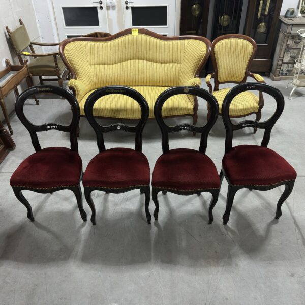 Zestaw 4 czerwonych drewnianych krzeseł