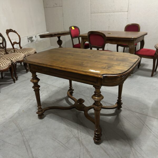 Drewniany stół nierozkładany