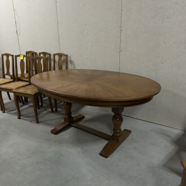 Owalny Drewniany Stół